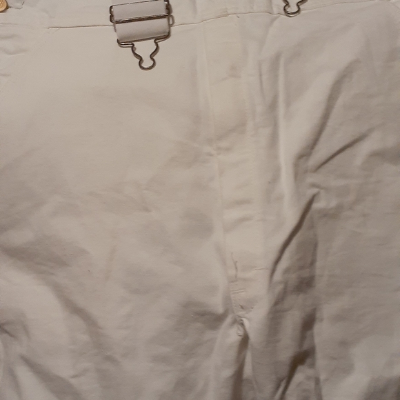 Clothes - Picture 4 of 7